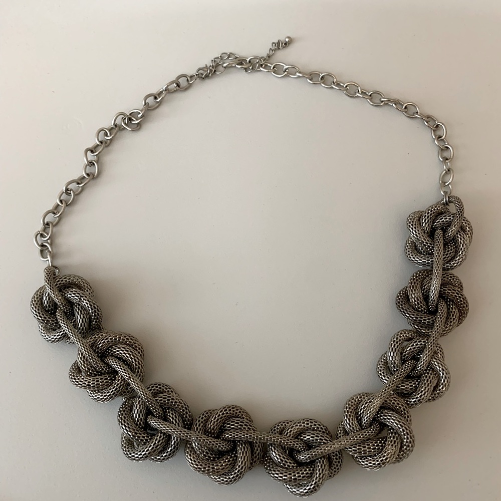 KNOTTED NECKLACE